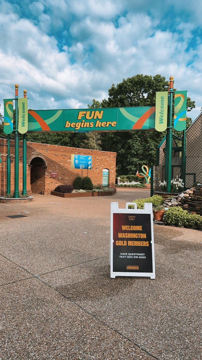 commander_em's tweet photo. Happy @BuschGardensVA Day!

Can’t wait to see our @Commanders Family &amp; Friends members today!

#HTTC https://t.co/K1uu0Kl8ri