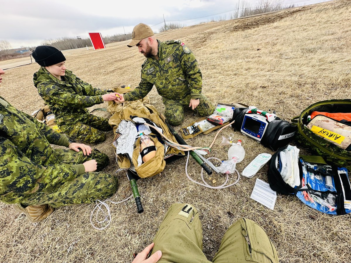 Heli_doc's tweet photo. Medevac #EFAE team training continues daily while on high readiness at #mapleresolve 2023 #helidet .Multiple venues: POI, static mock-up, static helo, dynamic helo in addition to tabletops. @CanadianArmy @CFCombatCamFC @CanadianForces https://t.co/uQfFDDyEWV