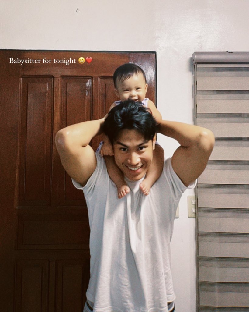 MIAH AS A BABYSITTER THIS IS SO CUTE PLS