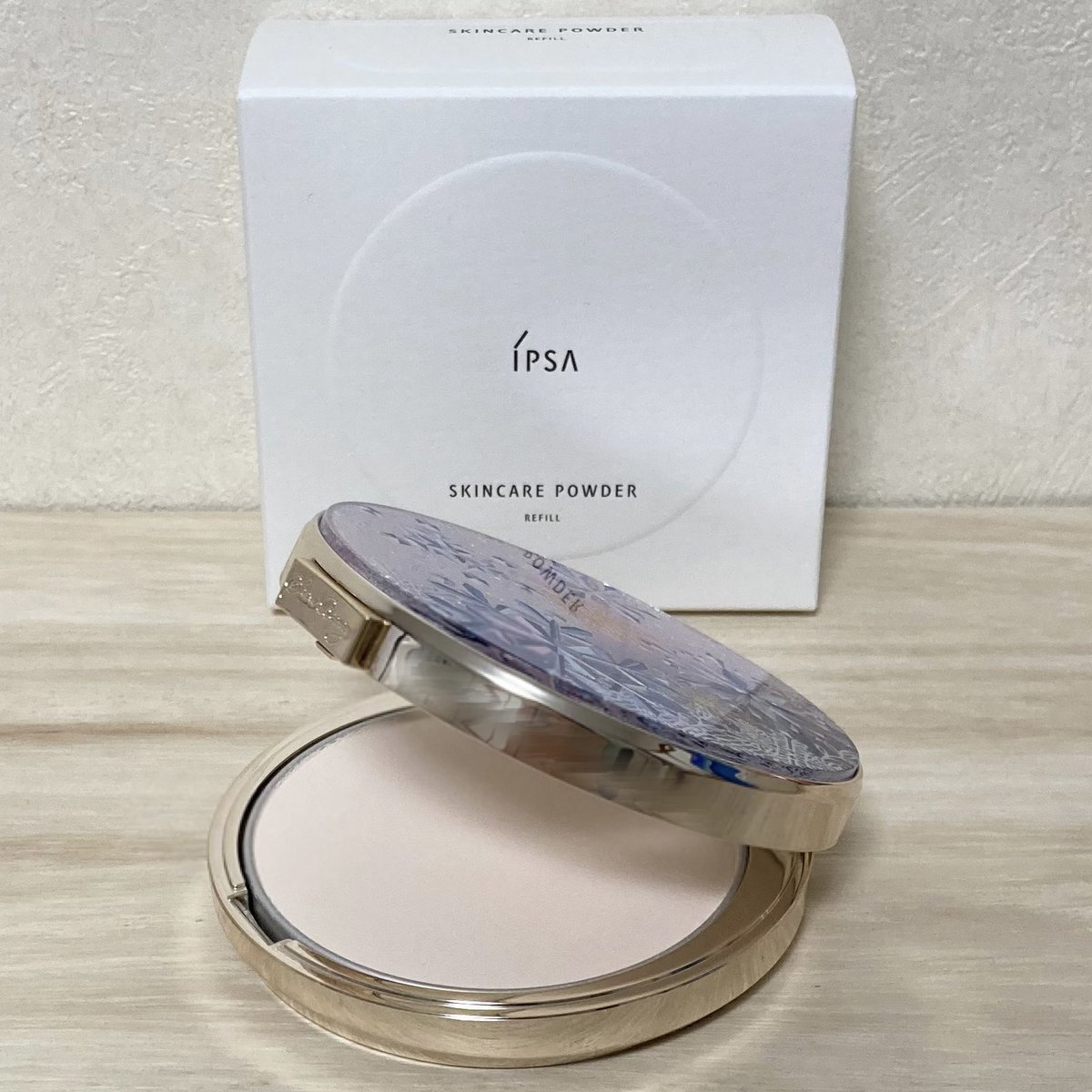 IPSAのスキンケアパウダー スノービューティーのケースにシンデレラ