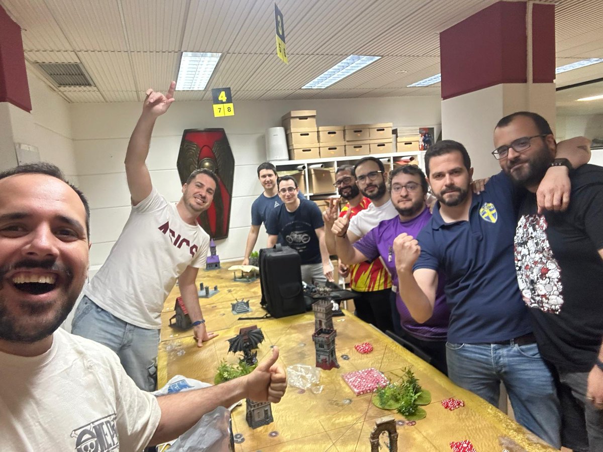 AosSpain's tweet photo. This weekend we were supposed to do our team training, but since our opponent is just @AosSweden we're just hanging out and having fun <3 https://t.co/rPbSsxHpSi