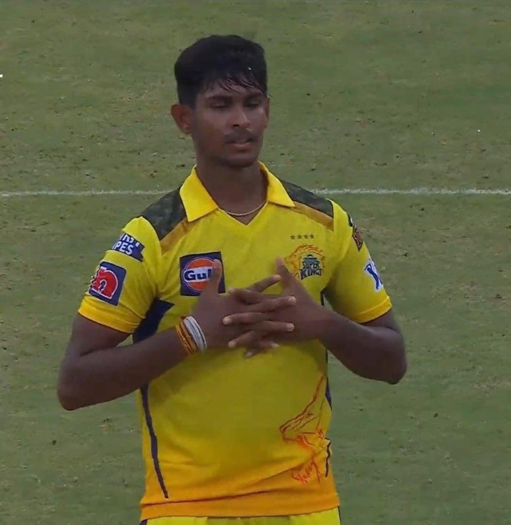 isuruwij's tweet photo. Super performance . 
@CskIPLTeam @CSKFansOfficial 

13 over -5
15 over -3
18 over -2
20 over -5

15/3 https://t.co/KONsr3wcUQ