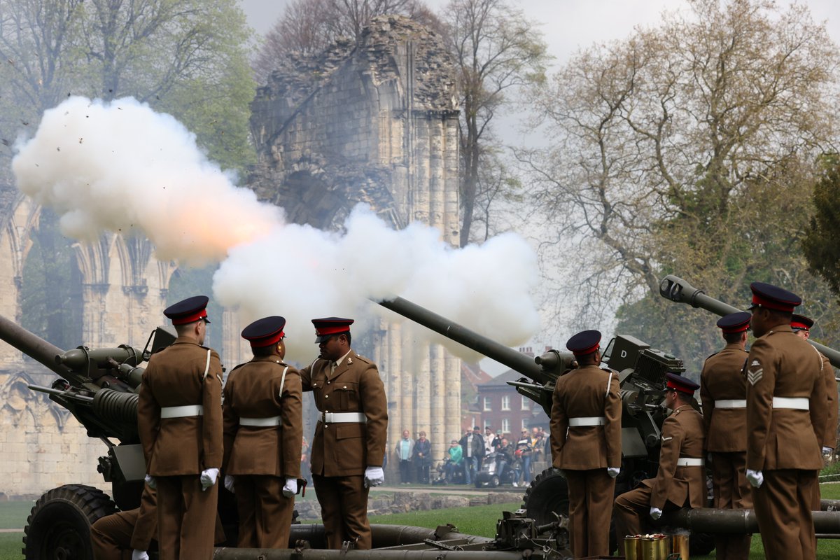 BritishArmy's tweet photo. Gun salutes fired out across the nation today to celebrate the #Coronation of Their Majesties The King and The Queen Consort.

Find out where they took place: https://t.co/41wPcThYlU https://t.co/HZV2siEDVk