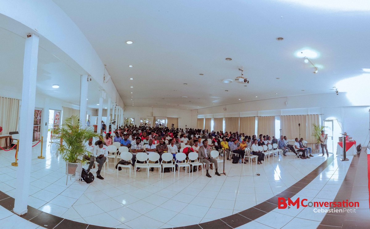 bustekmedia's tweet photo. @bustekmedia a organisé sa 5e #BMConversation le 27 avril 2023 autour du sujet: «Comment l’université peut-elle contribuer au développement de la technologie et de l’entrepreneuriat en Haïti?». Malgré l’insécurité infernale,500+ personnes ont fait le déplacement pour l’événement. https://t.co/gKLKymKCMl
