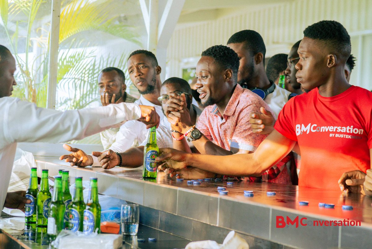 bustekmedia's tweet photo. Nous partageons avec vous quelques clichés photographiques de cet événement qui a rassemblé jeunes et moins jeunes, professionnels, universitaires et entrepreneurs pour une expérience particulière de réflexion, d’apprentissage et de networking.
#BMConversation #BustekMedia https://t.co/VSQcH2Gs51