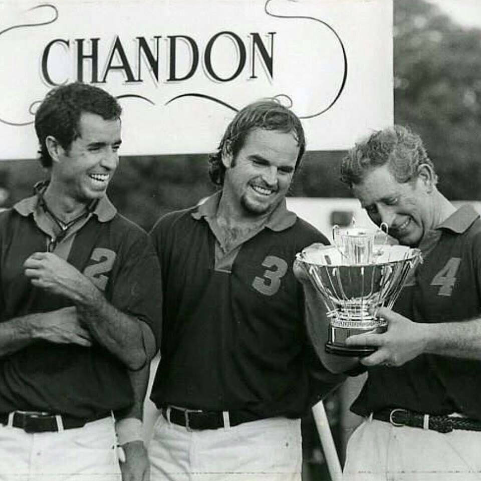 Felicitaciones al Rey Carlos III por su coronación, recordamos su visita en marzo de 1999 al <a href="/HurlinghamClub/">HURLINGHAM CLUB</a>