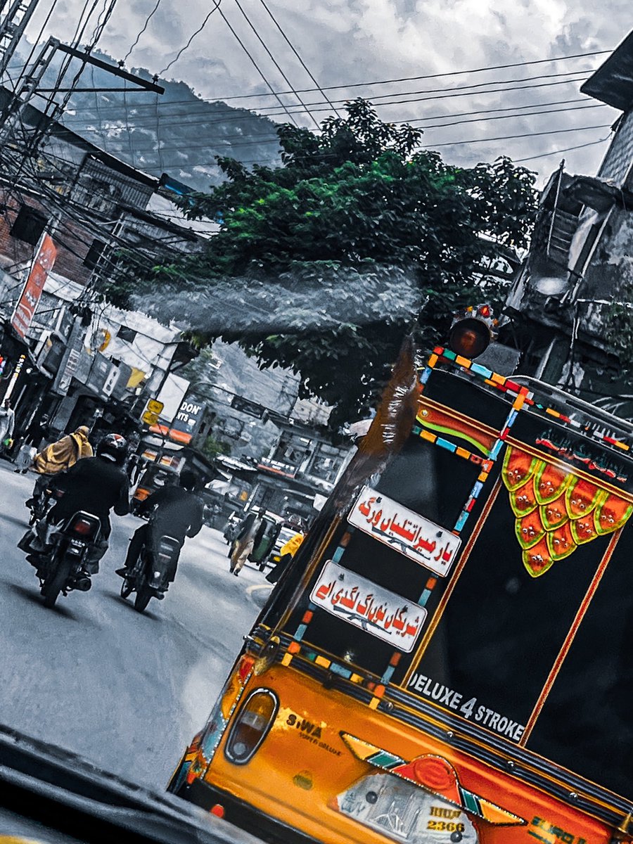 YsoSersY's tweet image. The rickshaw driver is eclipsing my feelings 😍😎 #RandomShot