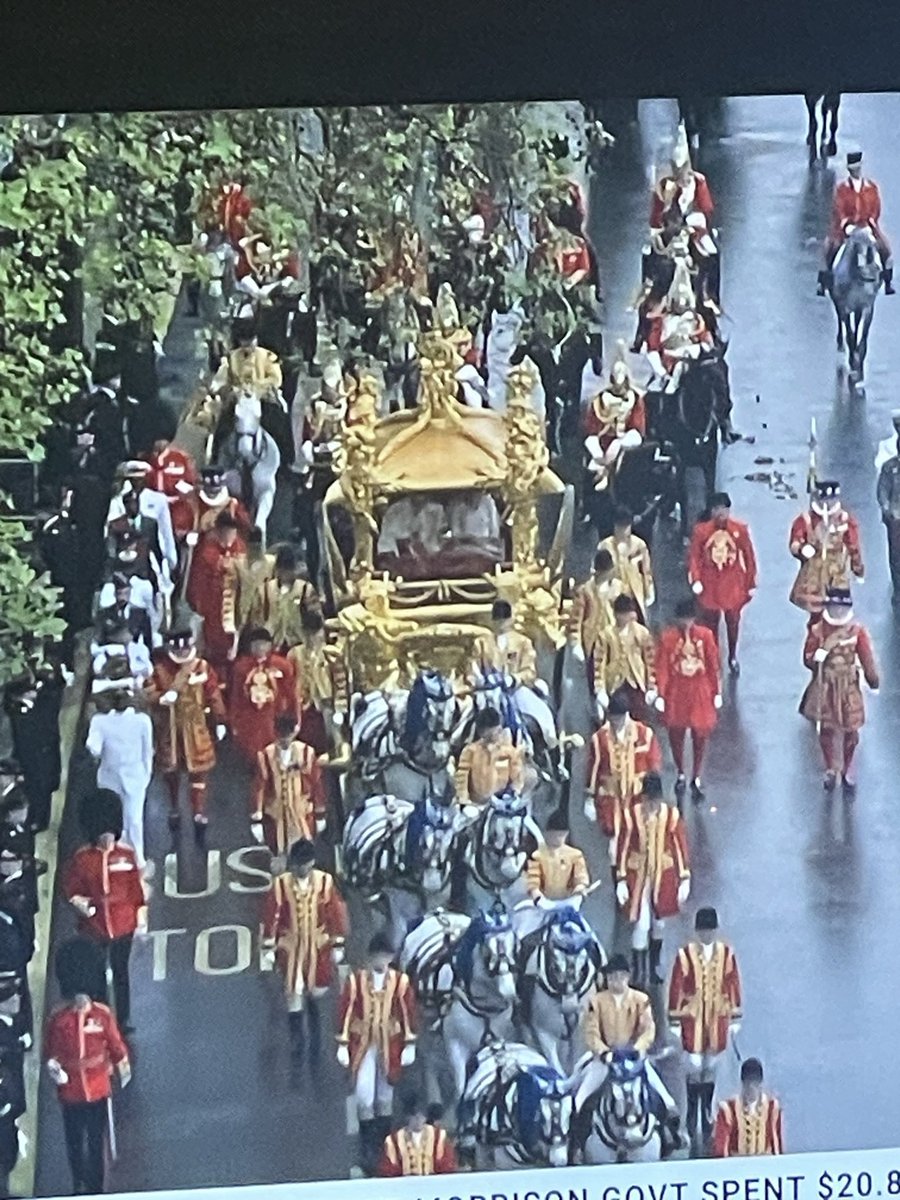 PEACHEMI's tweet photo. This carriage is from a fairytale 🤩 #Coronation https://t.co/a4somuY53S
