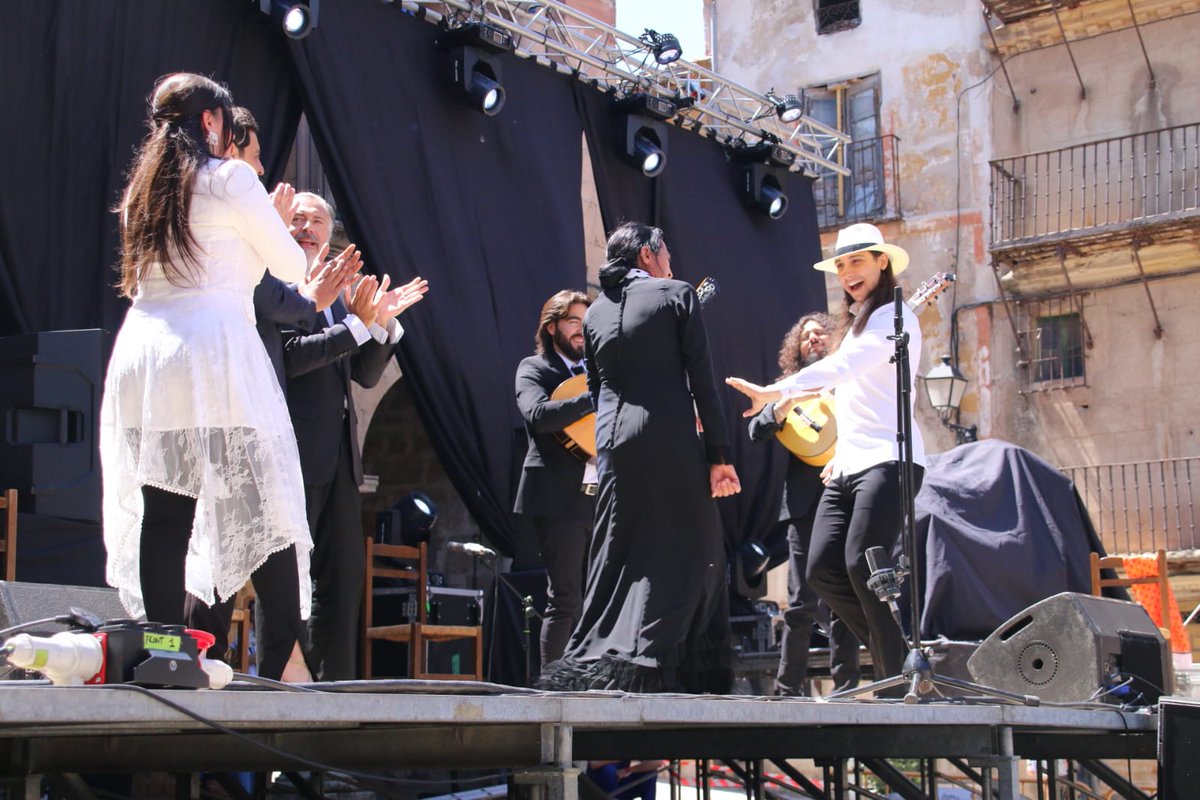 AytoSiguenza's tweet photo. 💃El ímpetu y el poderío de Carmen Cortés ha servido para abrir la segunda edición del Festival Mujeres Patrimonio en #Sigüenza
https://t.co/QROi6U0VL4
#SigüenzaCandidataPatrimonioMundial #IXCentenarioSigüenza https://t.co/7LA9oqjmOx