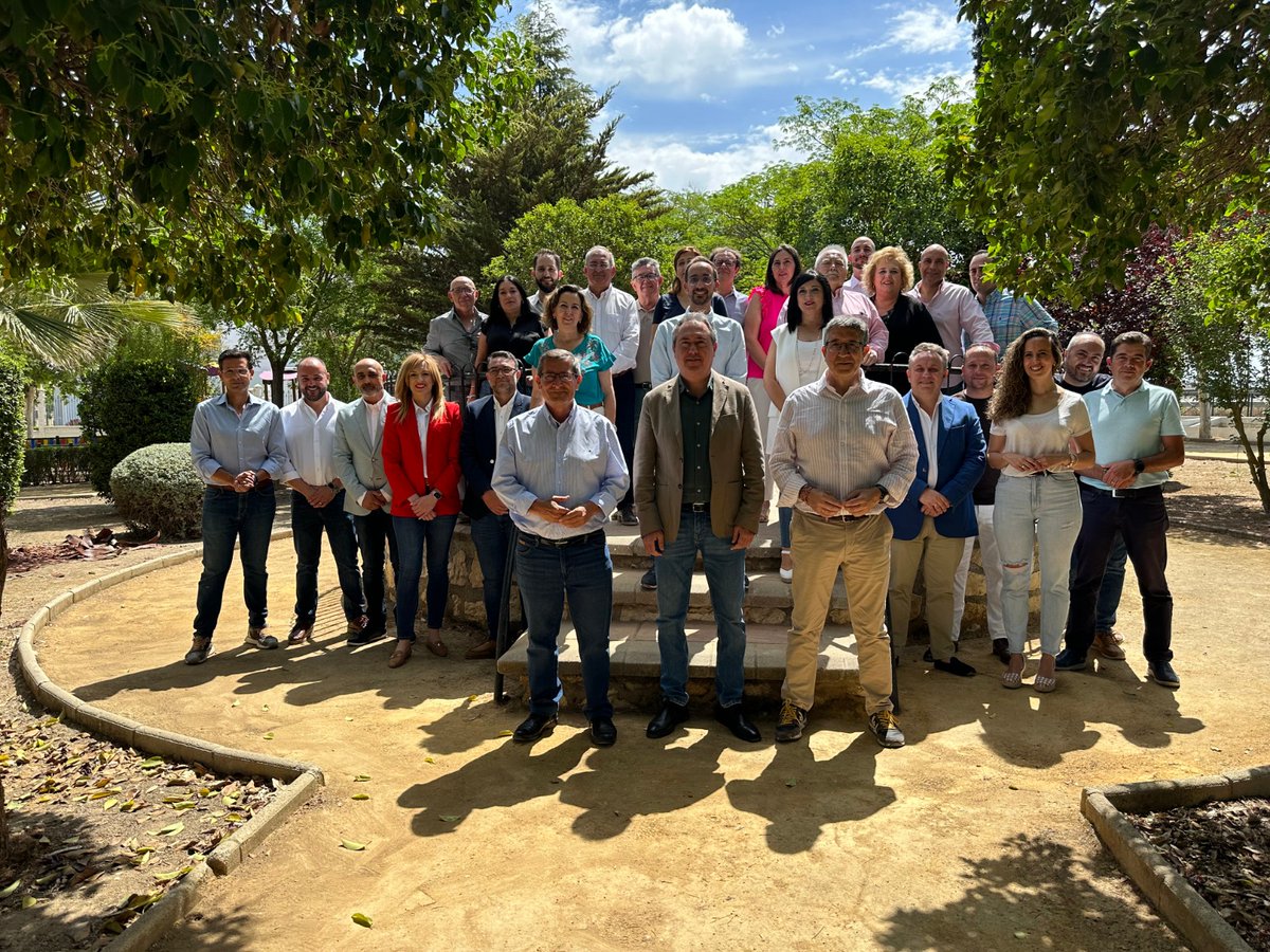 patxilopez's tweet photo. Hoy acompaño en Cijuela a @_JuanEspadas, @_PepeEntrena y a @Samuelp_asencio, candidato a la alcaldía, en una Fiesta de la Rosa llena de ilusión y alegría.

Cijuela siempre ha sido socialista, y Samuel va a ser un gran alcalde de izquierdas.

#DefiendeLoQuePiensas https://t.co/xYffDaG56K