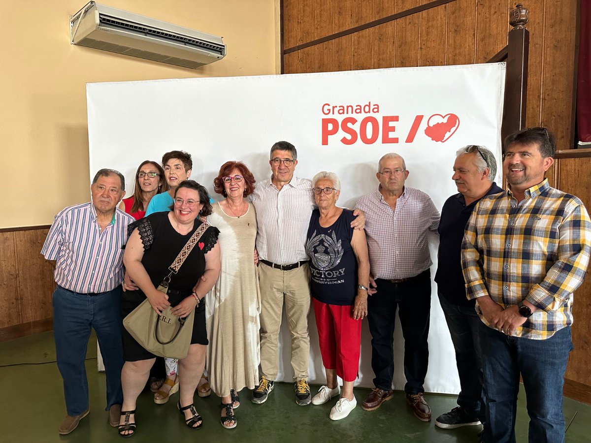 patxilopez's tweet photo. Hoy acompaño en Cijuela a @_JuanEspadas, @_PepeEntrena y a @Samuelp_asencio, candidato a la alcaldía, en una Fiesta de la Rosa llena de ilusión y alegría.

Cijuela siempre ha sido socialista, y Samuel va a ser un gran alcalde de izquierdas.

#DefiendeLoQuePiensas https://t.co/xYffDaG56K