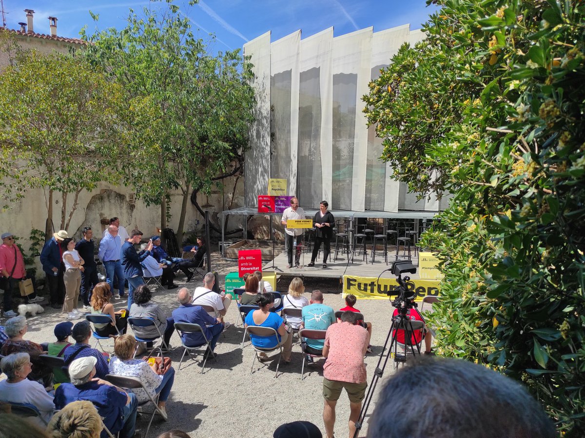A la presentació del @PereVernet d'ERC Sant Sadurní <a href="/ERCSantSadurni/">ERC Sant Sadurní</a> i <a href="/junqueras/">Oriol Junqueras 🎗️</a>. Sempre hi som!!