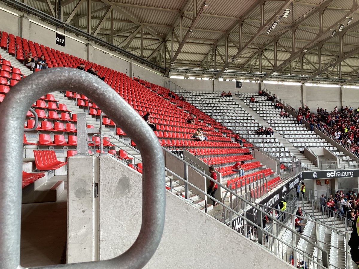 lesita71's tweet photo. Die Edelfans sind wohl noch unterwegs.#scfdosen https://t.co/DBKuQWeMBP
