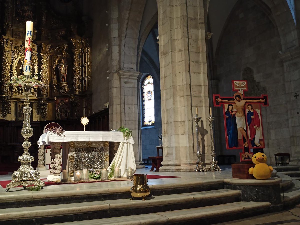 La Oración de Jóvenes de mayo ha sido un momento reencuentro tras la peregrinación a Liébana y un empujón hacia la JMJ de Lisboa. “María partió sin demora, a prisa…” como nuestros jóvenes que se preparan para encontrarse con el Papa este verano.