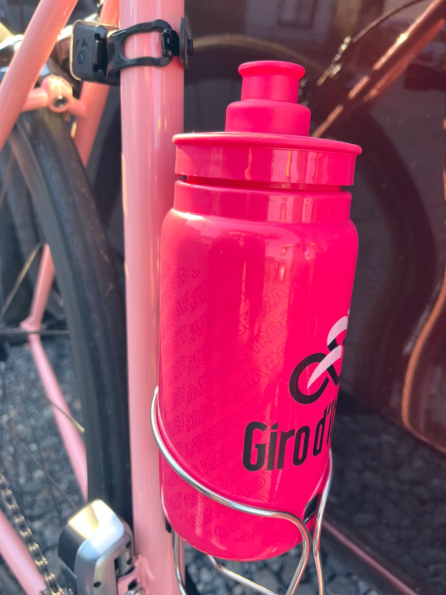 kaji_phone's tweet photo. 始まったぞ🇮🇹🚲
#Giro #jsports #jspocycle
#サイクリング #ロードバイク #クロモリ #myアンカー
#cycling #roadbike #RNC7 #bridgestoneanchor #anchorbikes https://t.co/9VIHc8ibdW
