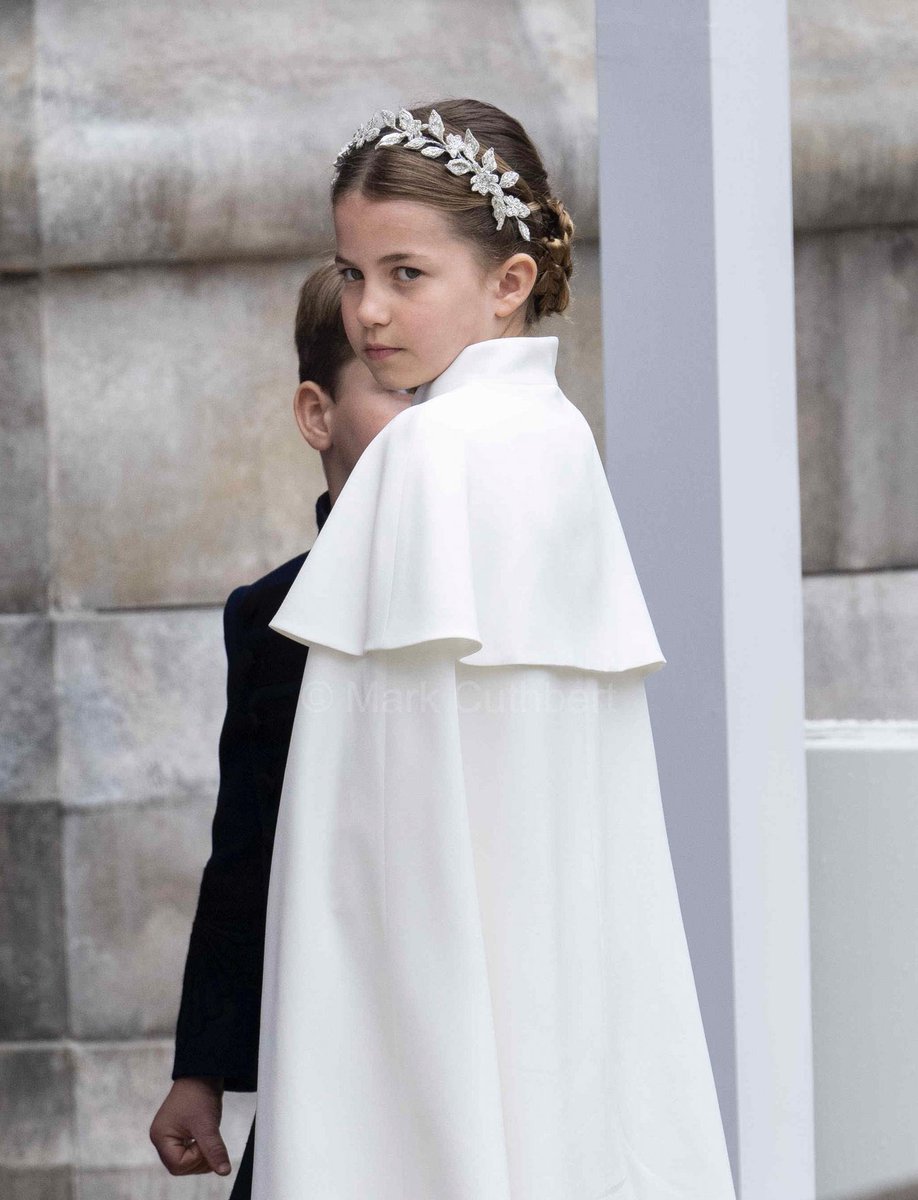 impressionante questo parallelismo madre-figlia, quanta eleganza 
#coronation