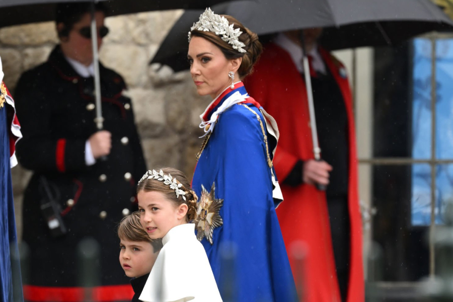 The story behind #PrincessKate and #PrincessCharlotte’s matching coronation headpieces: bit.ly/3LHYQWC