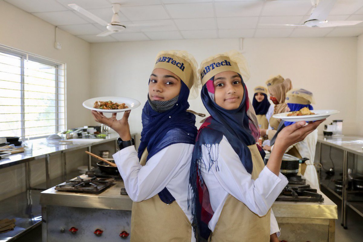 SzabistZabtech's tweet photo. #Cooking is an #art, &amp; our #trainees are becoming #trueartists in their culinary classes at #SZABISTZABTechiTVE Gharo enrolled for #CulinaryArts &amp; #HospitalityManagement course under #SZABISTFoundation Project.

#Gharo #Thatta #TVET #culinarycreations #traineechefs #webuildskills https://t.co/qClzWLFD19