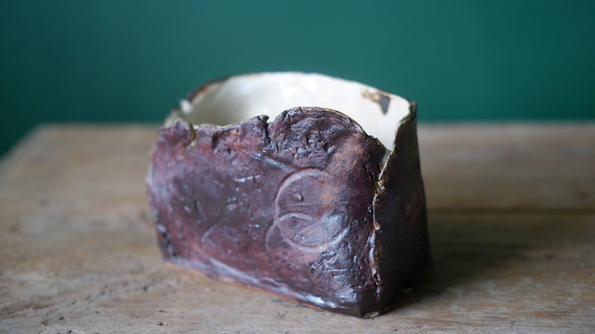 Fonda_JF's tweet image. Slab pot
Stoneware ceramic
JF23

#slabpot #slabbuilt #pottery #ceramics #texturedceramic #texture #handbuilt