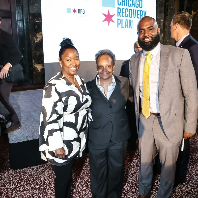 iammarcusbetts's tweet photo. This week, I was awarded the NOF Grant of $250k to reimagine Elbo’s BBQ House, a biz my parents started on the Westside of Chicago 30 yrs ago. Thank 24th Ward @aldermanscott24, @ChicagoDPD, @chicagosmayor, @Brandon4Chicago @Lakesia4the9th
#Sophia #ElbosBBQ #ThinkbigDreamBIGGER https://t.co/8kdFvIp7yZ