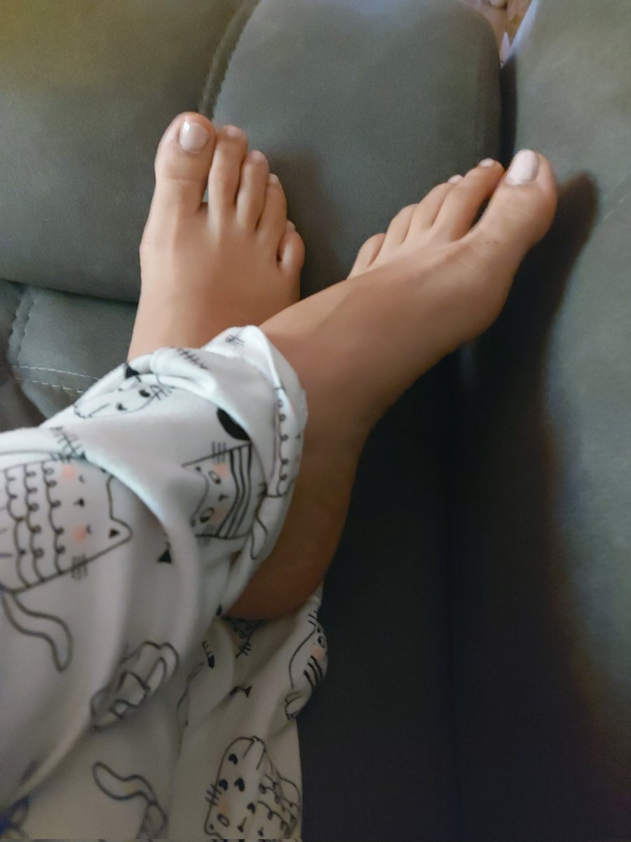 MaryHot21_'s tweet photo. Sábado en pijamas aún 🥰

https://t.co/aGO2h8yhKj

#feetfinder #feetfethish #feet_lover #feetpicsforsales #feet #pies #PiesDescalzos #PiesFemeninos https://t.co/VQdgvkuEGv