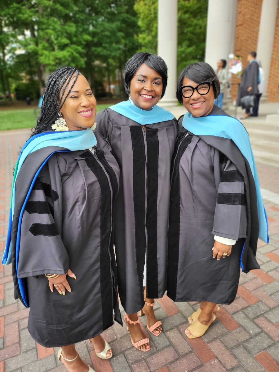 MichelleAFereb1's tweet photo. #RegentGrad23 https://t.co/zB03jQuy7P