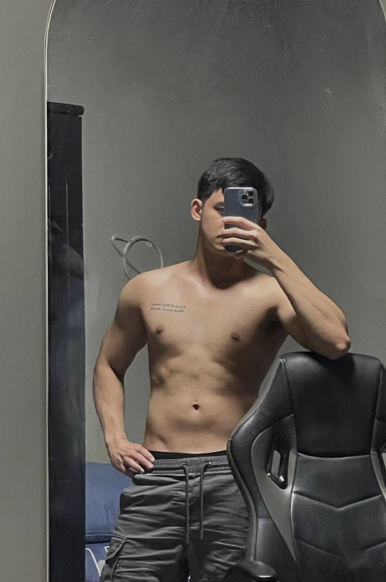 ejaycastillon's tweet photo. I miss the gym. Getting skinnier again 😏 https://t.co/enuzS0YHj6