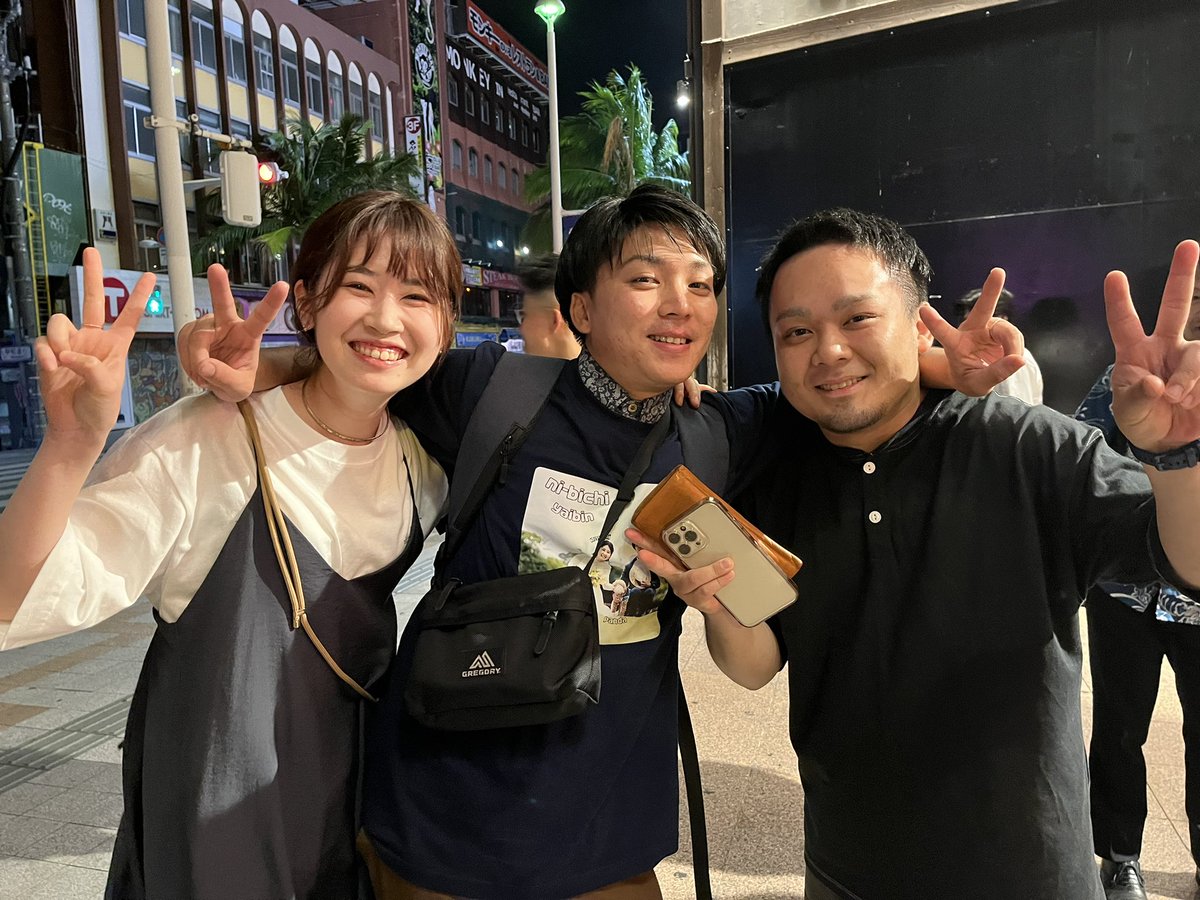 jyakoa's tweet photo. らっぱ同期（4-1）in沖縄 🍍 https://t.co/jwFnXzXVu4