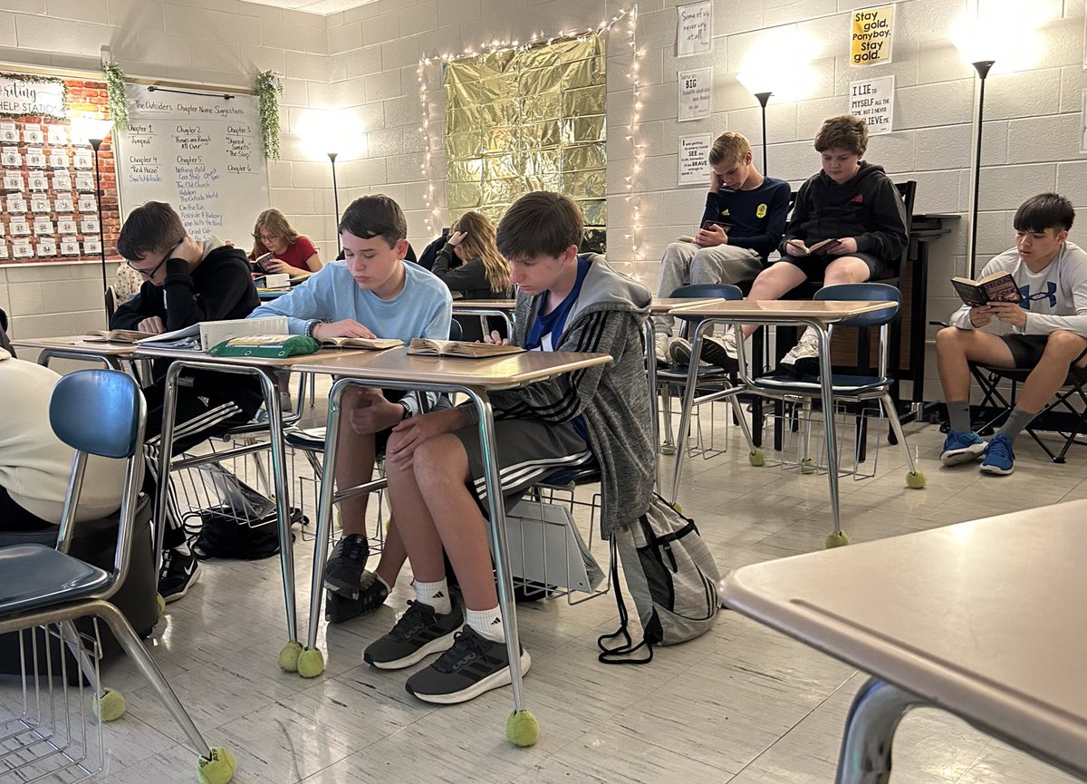 When 8th graders are completely enthralled with The Outsiders as much as I was in middle school. #staygold <a href="/ellis_school/">Ellis Middle School</a> <a href="/HWhitakerLE/">Heather Whitaker, Ed.S</a> <a href="/sherridholmes/">Sherri Holmes</a> #sumnerachieves