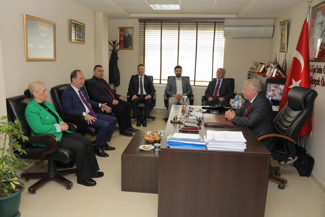 CHP, SP, DP İl ve İlçe Başkanları, 28. Dönem Milletvekili Adaylarımız Ufuk Kanışkan, Ahmet Erken ve Edirne Belediye Başkanımız Recep Gürkan ile birlikte İpsala Ziraat Odası Başkanı Hüseyin Darcan ve yönetim kurulu üyelerini ziyaret ettik.  #BirleşeBirleşeKazanacağız