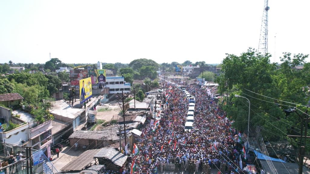 AITCofficial's tweet photo. MAGICAL! 

Murshidabad, we extend our heartfelt gratitude for your massive show of support. 

#TrinamooleNaboJowar #JonoSanjogYatra https://t.co/JPM367zIPf