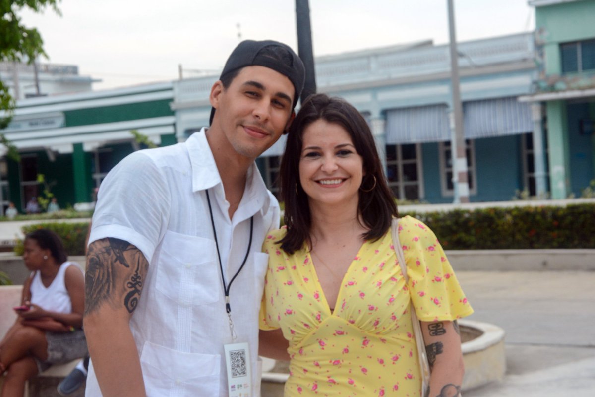 A veces conoces personas que admiras y la realidad te decepciona... pero <a href="/Ana_Hurtado86/">Ana Hurtado</a> es lo que ves, una persona agradable, carismática, dispuesta a charlar sobre cualquier tema y sobre todo... revolucionaria hasta la médula 😎 seguimos de romerías 

<a href="/AnabelNaranjoP4/">Anabel Naranjo Paz</a> <a href="/LERuizM/">Luis Ernesto UHo 🇨🇺</a>