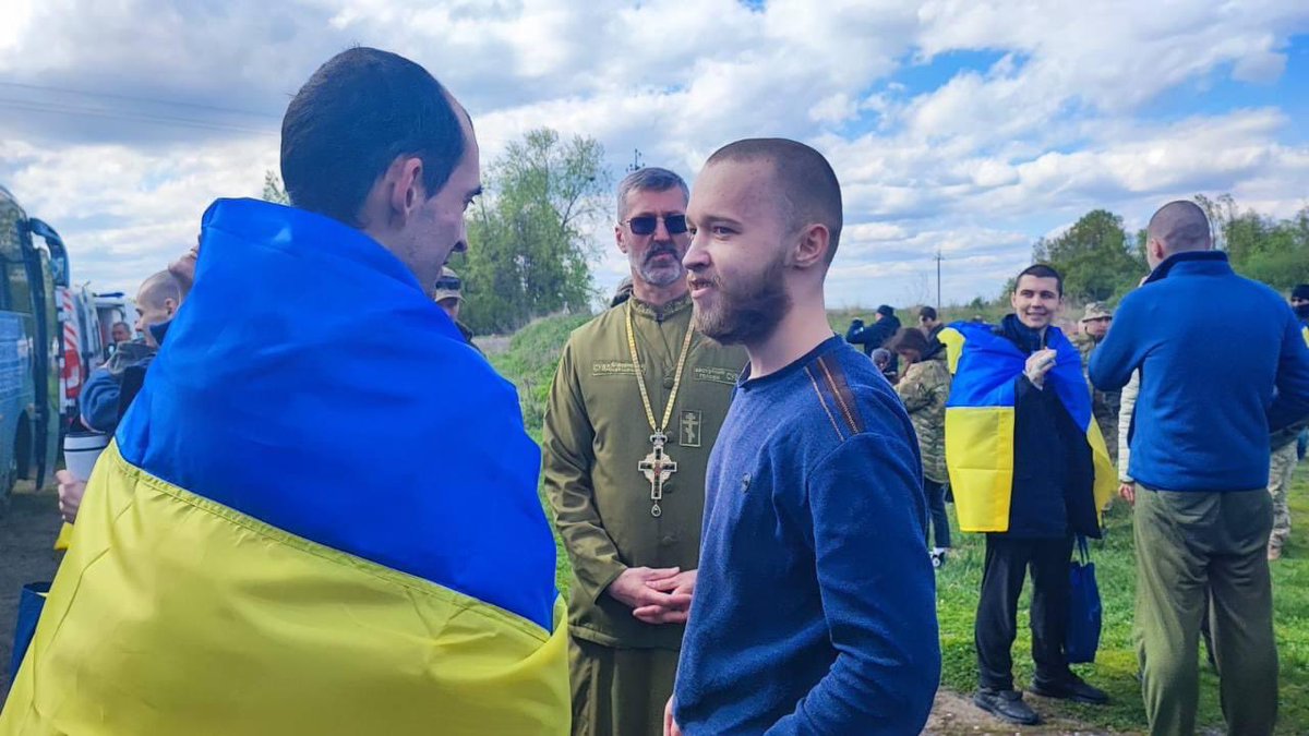 ⚡️Україна повернула додому 42 захисники та троє захисниць «Азовсталі»❤️

Всі вони — з «Азову» Нацгвардії:
35 рядових і сержантів, 10 офіцерів. 

Джерело: ОП