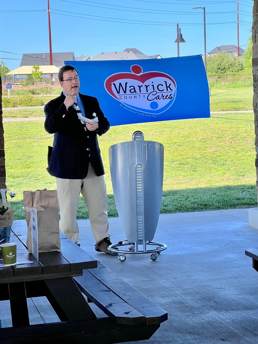 GerthDrew's tweet photo. Thank you @WarrickCares for the invite to speak at the I CARE awards. I enjoyed the opportunity to talk about two of my favorite places in Warrick County. @WarrickEd and @warrickpathways https://t.co/tAQ8UbrVOh