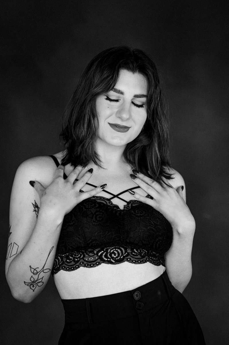 moonsarepunk01's tweet photo. Hello twt I did some headshots 📸 https://t.co/LfIv39mqUb