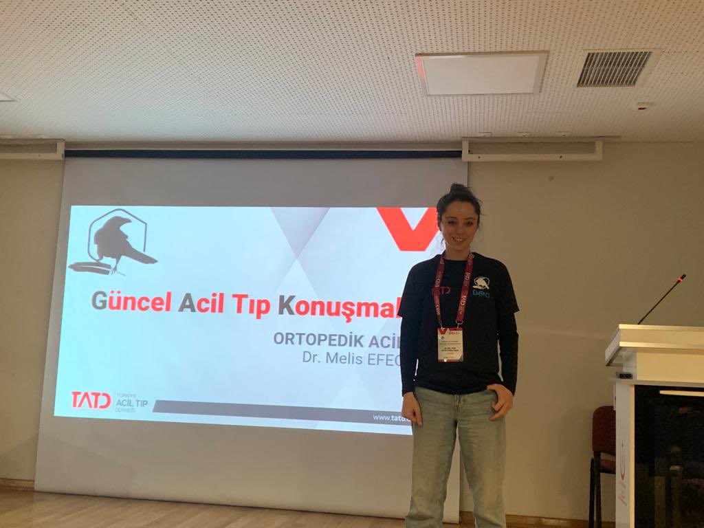 Dr.Öğr.Üyesi Melis Efeoğlu Saçak “Ortopedik aciller” anlatıyor. 
<a href="/efeoglumelis/">melis efeoglu</a> <a href="/dr_mustafaipek/">Mustafa Ipek</a> <a href="/Burcu_Yilmazzz/">Burcu Yılmaz</a> <a href="/TrAciltipOrgTr/">Türkiye Acil Tıp Der</a> <a href="/ebryunal/">Ebru Unal Akoglu</a>