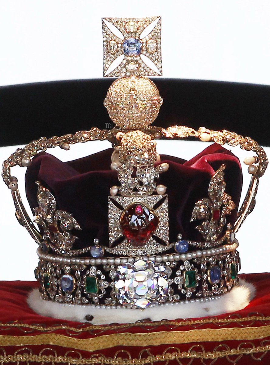 jbuzaabo's tweet photo. The #ImperialStateCrown and #StEdwardsCrown worn by the King Charles III on his crowning ceremony. https://t.co/JDaL2HEJS4
