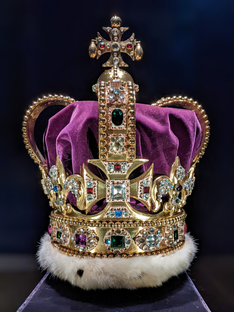 jbuzaabo's tweet photo. The #ImperialStateCrown and #StEdwardsCrown worn by the King Charles III on his crowning ceremony. https://t.co/JDaL2HEJS4