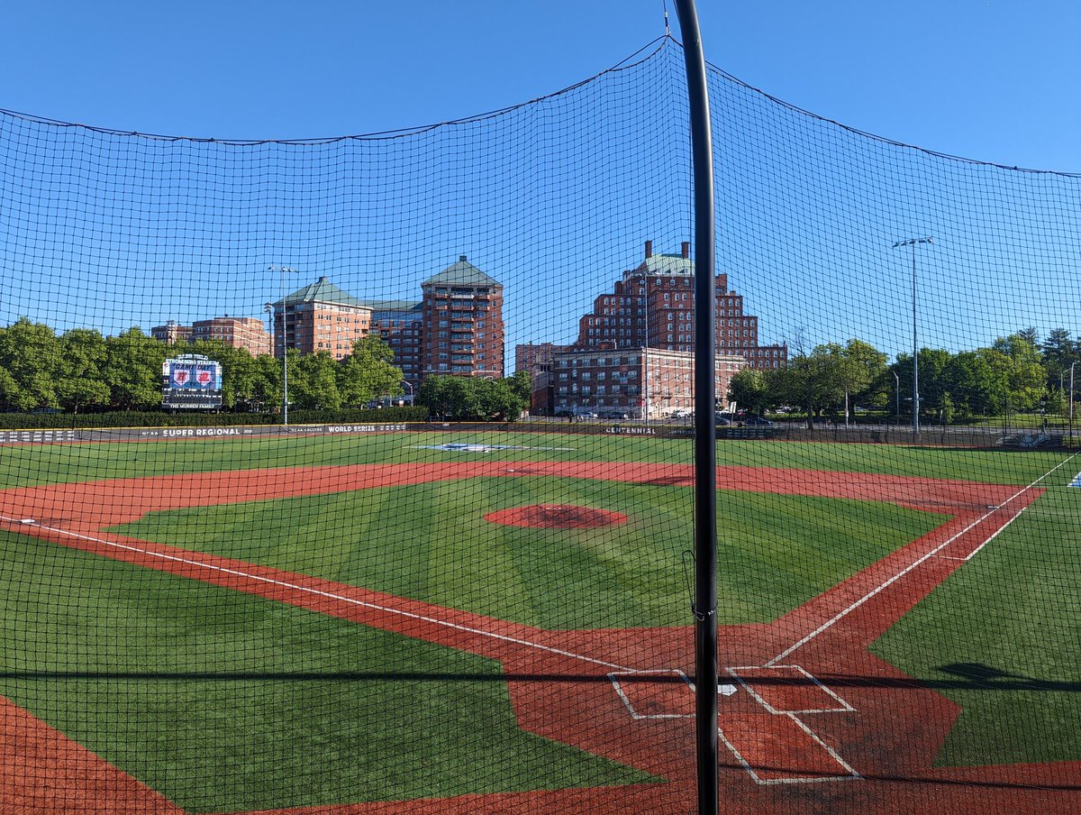 HCFords_Sports's tweet image. On location for a beautiful morning in Baltimore.

10 minutes until first pitch between @HCFords_BSB and @DsonRedDevils 

#CCBase #d3b