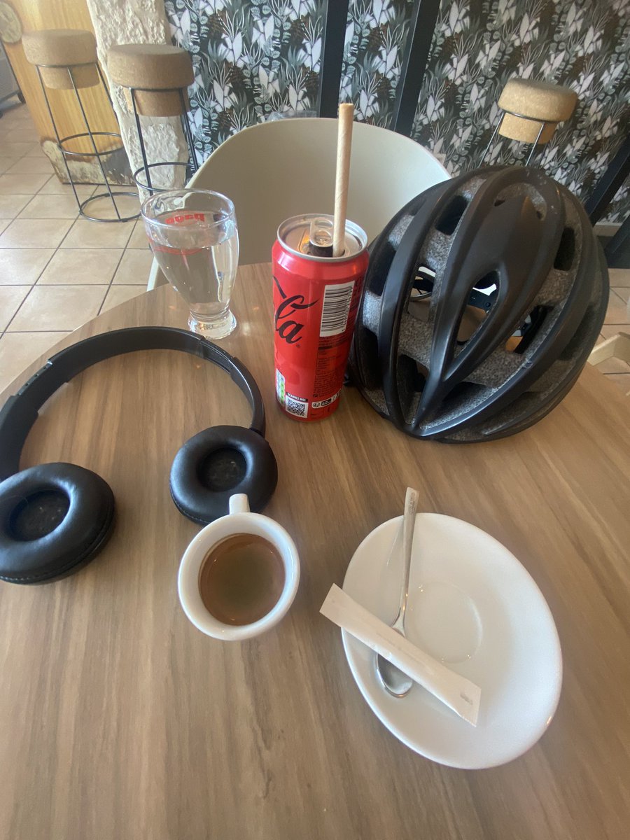 CDefimmo's tweet image. On m a expliqué que faire du vélo , c était boire et se reposer donc j obtempère après 100km 🤩🤩🤩
