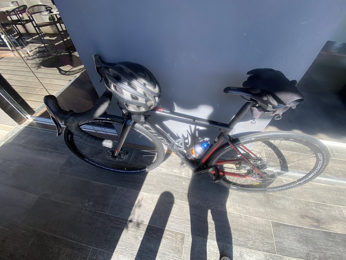 CDefimmo's tweet image. On m a expliqué que faire du vélo , c était boire et se reposer donc j obtempère après 100km 🤩🤩🤩