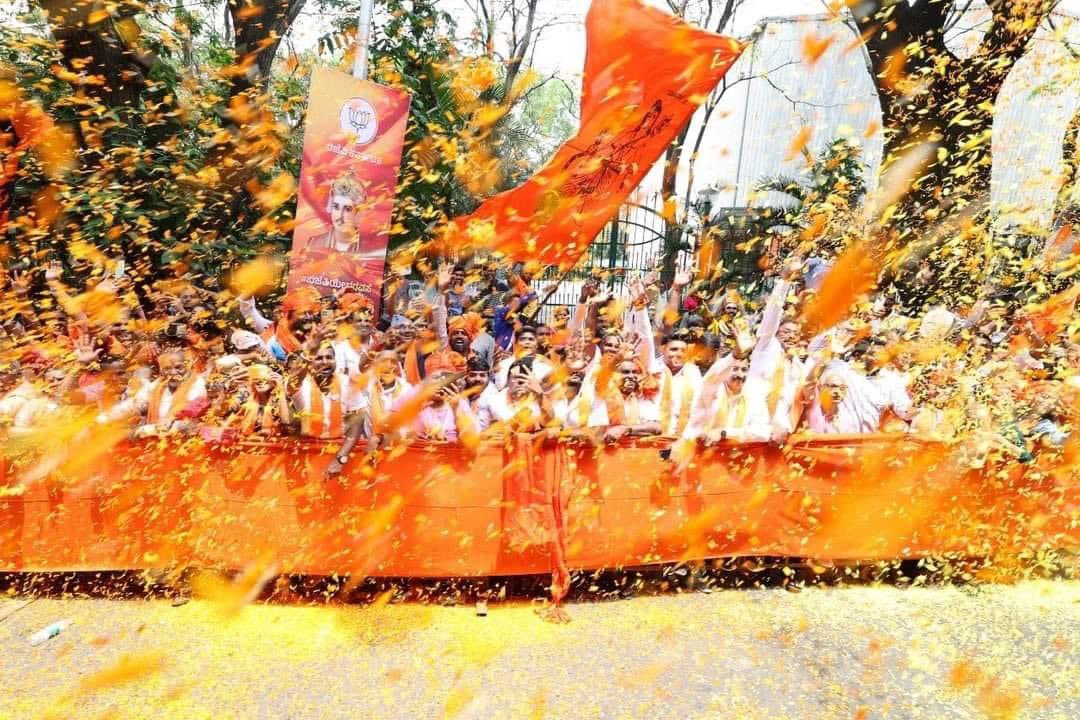shobharambjp's tweet photo. मोदीमय #कर्नाटक.….
#NammaBengaluralliNammaModi
#KarnatakaWithModiJi
#BjpKarnataka
#Modination https://t.co/cp6oWEsZQR