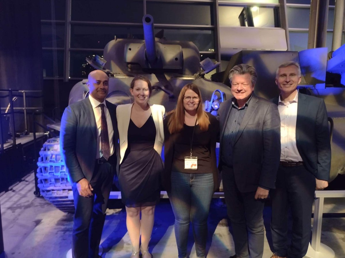 KelseyBanks's tweet photo. Thank you @Garth_Nicholas1 for giving me the opportunity to volunteer at @cno2023! It was honestly one of the most motivating and inspiring days of my life. 

The people in the pictures are the reason I am alive today. Thank you Dr. Nicholas, @gliomadoc, @mcintose and Dr. Das🎗️ https://t.co/dv8Mefjh9m