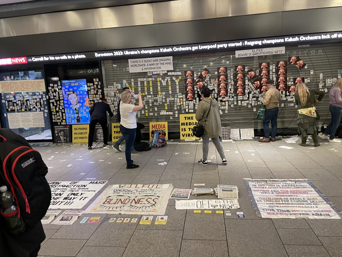 My thoughts are with <a href="/bbcwm/">BBC Birmingham & Black Country</a> <a href="/bbcmtd/">BBC Midlands</a>  staff having to endure this mindless vandalism outside their offices and to the poor cleaning staff who will spend all night cleaning up this stupid mess from people who really are just undermining their cause by mindless vandalism