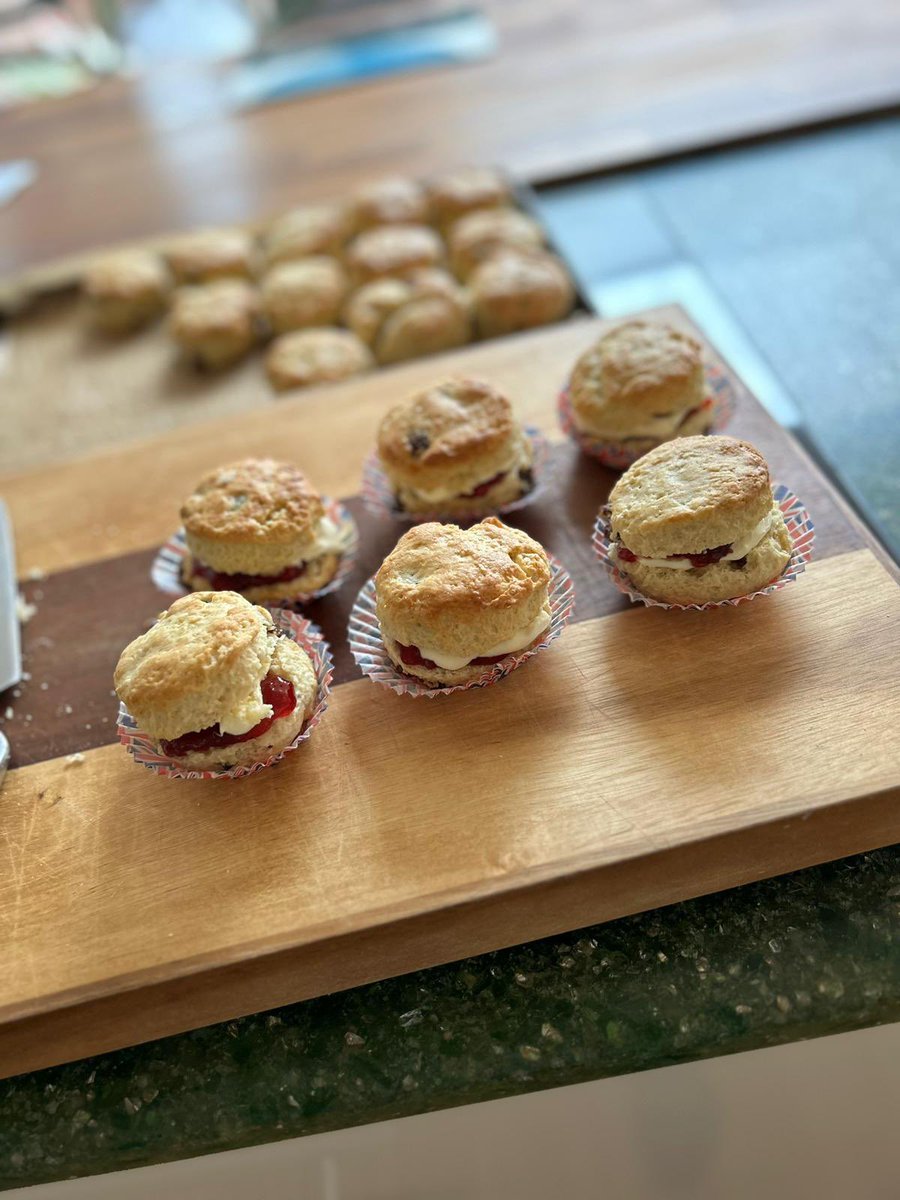 Perspective_Opt's tweet image. 👑 🇬🇧🥳We’re sorry we are closed today as we are having a shop re-fit. But we’ll have a right royal knees up and a team afternoon tea whilst we clear the decks ready for a new look by the end of May! It’ll be fit for a king! 👑 🇬🇧🥳