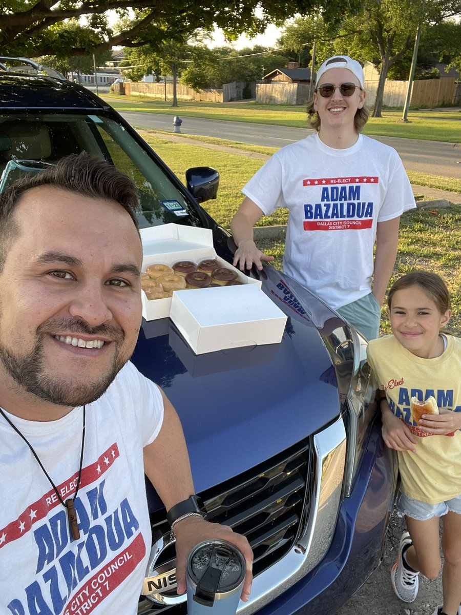 Getting our day started here at Owenwood Farm & Neighbor Space with coffee & donuts! We’ll be here until 8:30 AM and then we’ll be heading to Skyline Library with more fresh donuts & coffee. Come say hello! #D7 #Baz4dallas