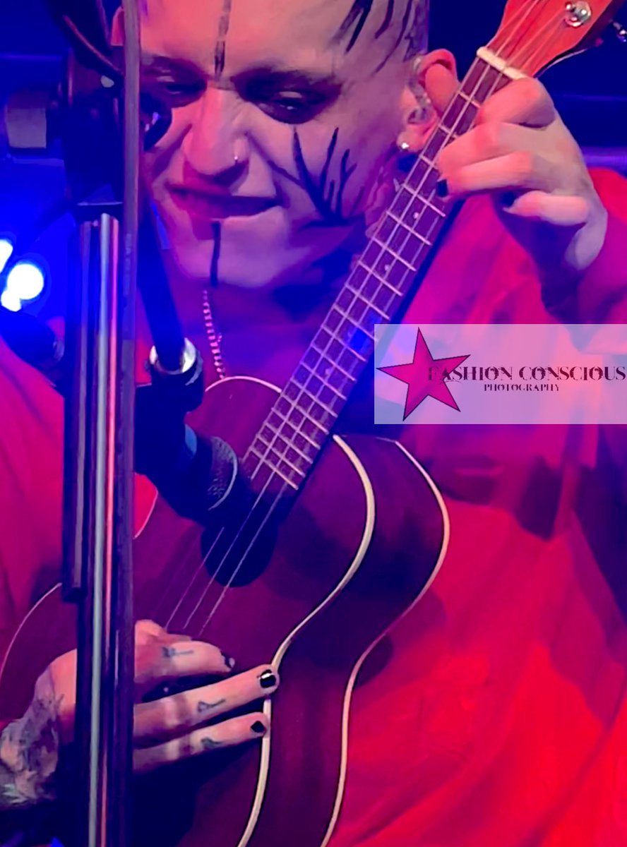 CrazyPinkLady's tweet photo. #munich 30th 2023 - the day I finally saw this one for real!Been waiting ever since 2016 with illnesses &amp; cancelled flights and life getting in the way three times before… let’s just say-I loved the @TheHaraBand show, but I deffo loved seeing him having fun onstage!@TheHaraZack https://t.co/6dB8tPz1ag