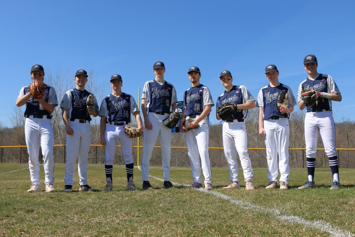 SENIOR GAME today at 3 pm!! 

Come out and support our 8 seniors, Dylan Watson, Ryan Moriarty, Michael Martorano, Hudson Sperrazza, Sean Holzman, Chris Jacobson, Teddy Gannon, and Valon Bruncaj! 

Ceremony begins at 2, first pitch is set for 3pm at home! 

@PutnamValleyAD