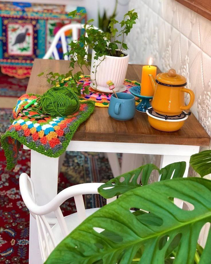 مَن يَصنع ألسَعادة بدآخلَك هو مَن يَستَحقك..♥️