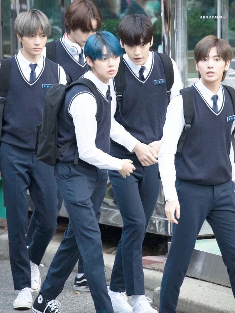 ggggyu_choi's tweet photo. TXT AU AS ANAK SMA BDG

Cerita random yang bisa bikin soobin mpk, beomgyu anak band, taehyun olim, yeonjun seleb sama hyuka nolep jadi satu circle

Local txt au https://t.co/T1RwD9DCID
